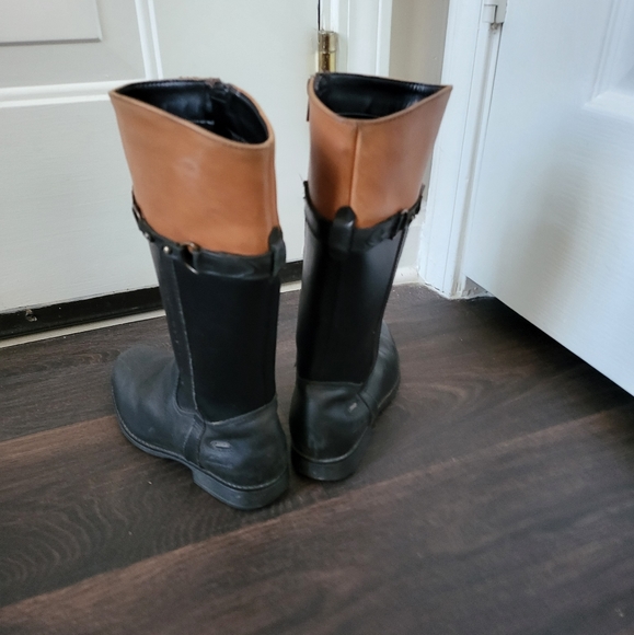 Boots - Picture 2 of 4